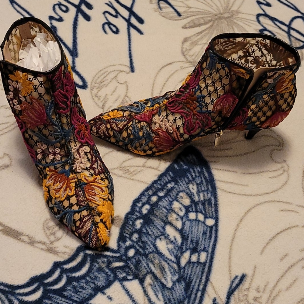 NWT Sam Edelman Kinzey booties